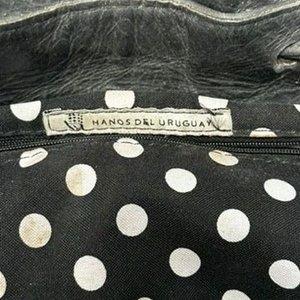 Lote de 3 Bolsos: Mochila Cuero Manos del Uruguay, Sobre Cuero y Bolso Cuerina - imagen 3