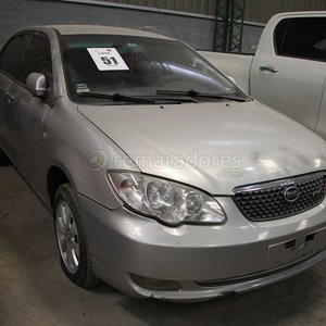 Sedán Plateado BYD F3 - Lote 51 - imagen 1