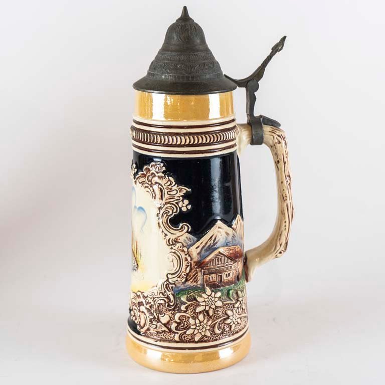 Jarra de cerveza de cerámica con relieve y tapa de metal - imagen 2