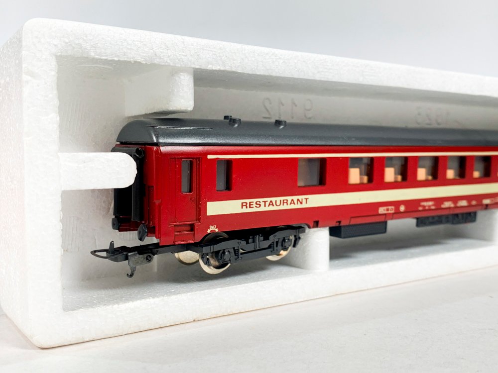 Vagón de tren modelo Lima, color rojo y gris - imagen 3