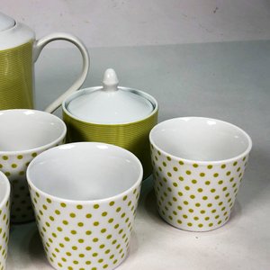 Juego de Porcelana Blanca y Verde con Lunares Dorados: Tetera, Azucarero, Lechera, Tazas y Platitos - imagen 4