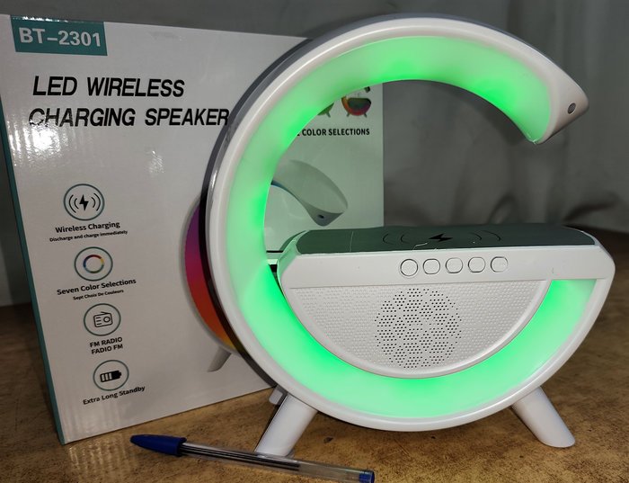 Reloj Despertador Recargable con BT, Carga Inalámbrica y Luces LED - imagen 5