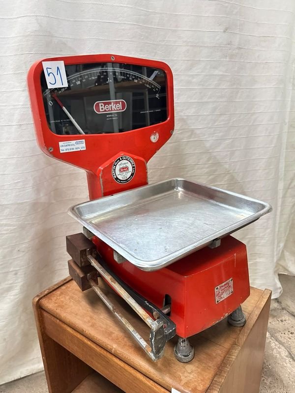 Balanza Antigua Berkel Roja con Bandeja de Acero Inoxidable