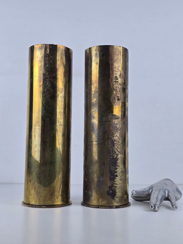 Par de Casquillos de Artillería de Latón Estadounidense 105mm WWII