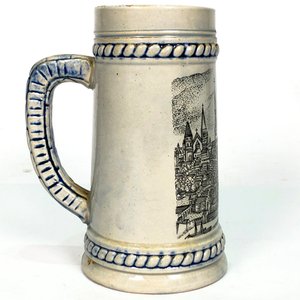 Jarra de Cerveza de Porcelana Alemana "Western Germany" con Paisaje Urbano y Monograma - imagen 3