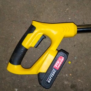 Sierra Eléctrica Inalámbrica con Batería 21V y Extensor - imagen 3