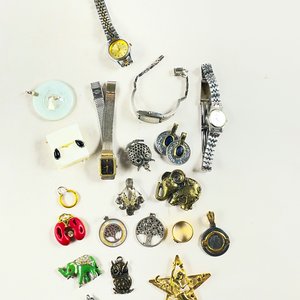 Lote de Joyas y Relojes: Caravanas, Colgantes y Prendedores - imagen 2
