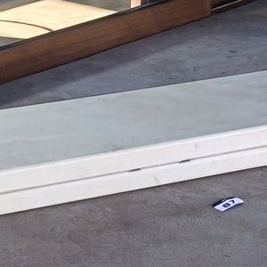 Banco Plegable Tipo Valija - Estructura de Alta Resistencia Banco corrido multiuso plegable a la mitad. Cuenta con una superficie de polietileno de alta densidad (HDPE) resistente a la intemperie y protección UV, ideal tanto para interiores como para exteriores. Medidas aproximadas: 183 cm de largo × 29,50 cm de ancho × 43,50 cm de alto - imagen 11