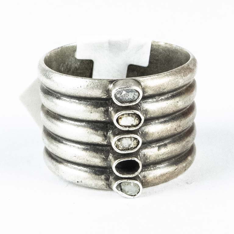 Lote anterior: Anillo de plata con diseño intrincado y pieza faltante