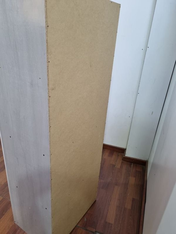 Placard Dos Puertas Estantes Y Palo Para Pechas - imagen 6
