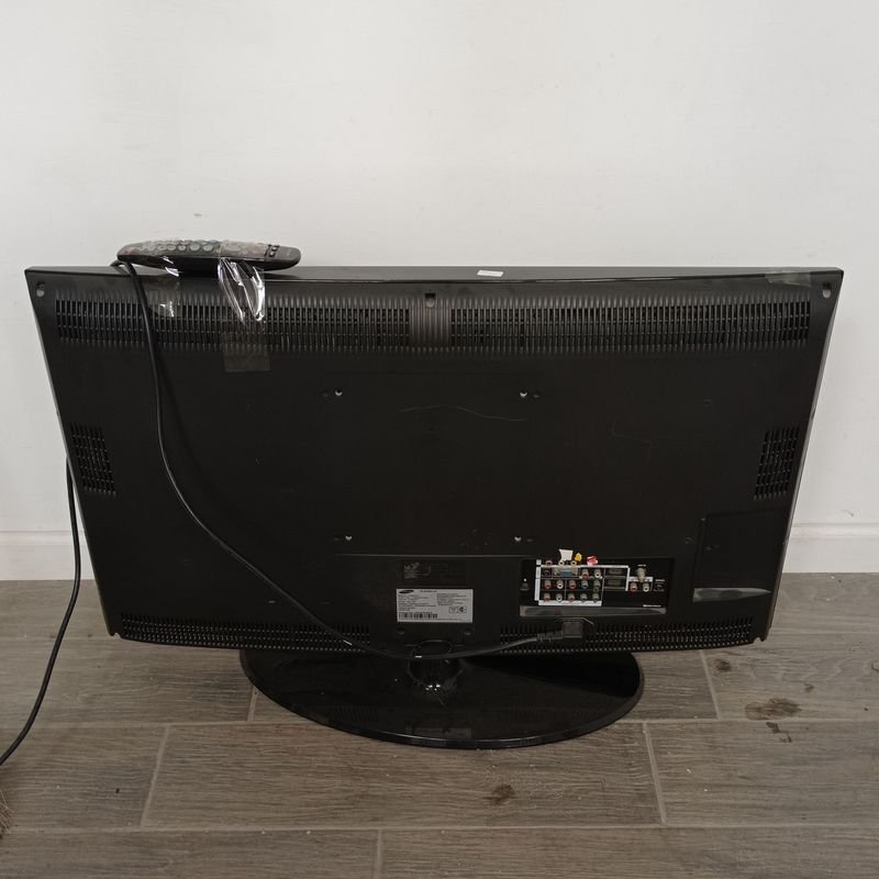 TV Samsung de 32 pulgadas con control remoto - imagen 4