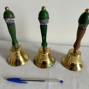 Lote de 3 Campanas de Bronce con Mangos de Madera y Metal - imagen 3