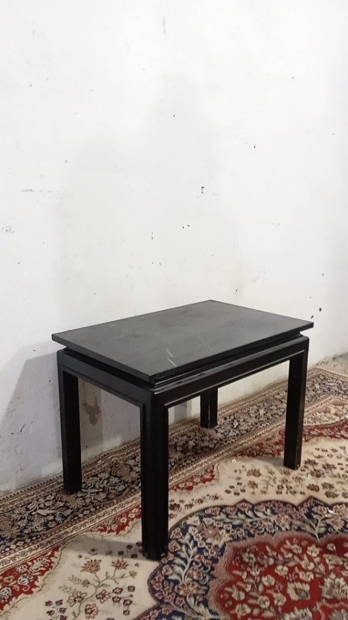 Mesa lateral oriental con tapa de mármol negro - imagen 4