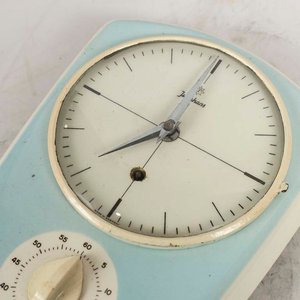 Reloj de Cocina Alemán Junghans en Loza Celeste y Blanco con Llave - imagen 2