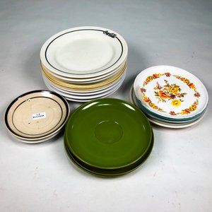 Lote de Platos Variados: Coca-Cola, Vintage y Modernos - imagen 2