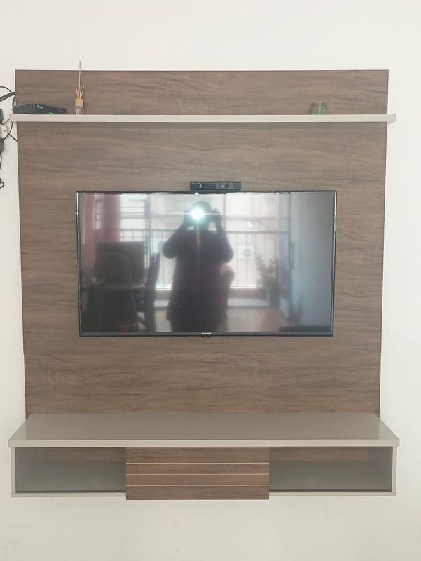 Lote siguiente: Estante para TV moderno