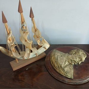 Lote anterior: Barco a Vela de Guampa y Busto de Bronce de Batlle y Ordóñez