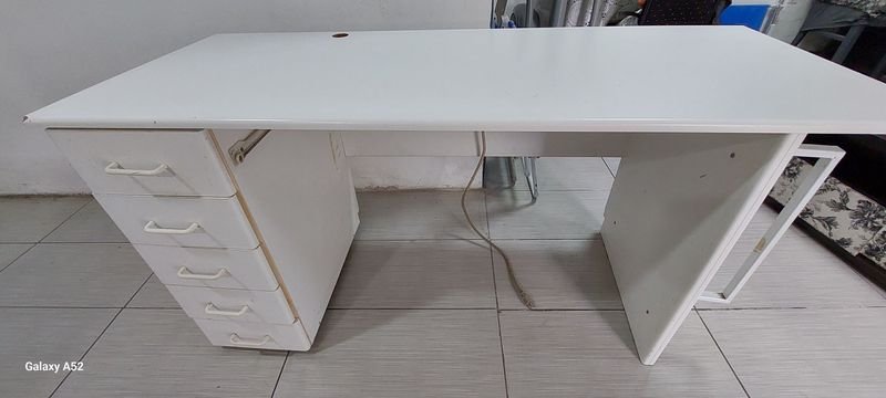 Escritorio blanco en MDF de excelente calidad - imagen 2