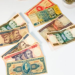 Lote de Monedas y Billetes: Uruguay, Argentina y Cuba - imagen 2