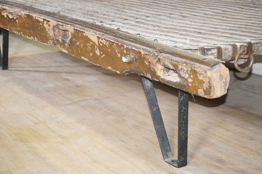 Mesa de madera con estructura metálica y vidrio - imagen 5