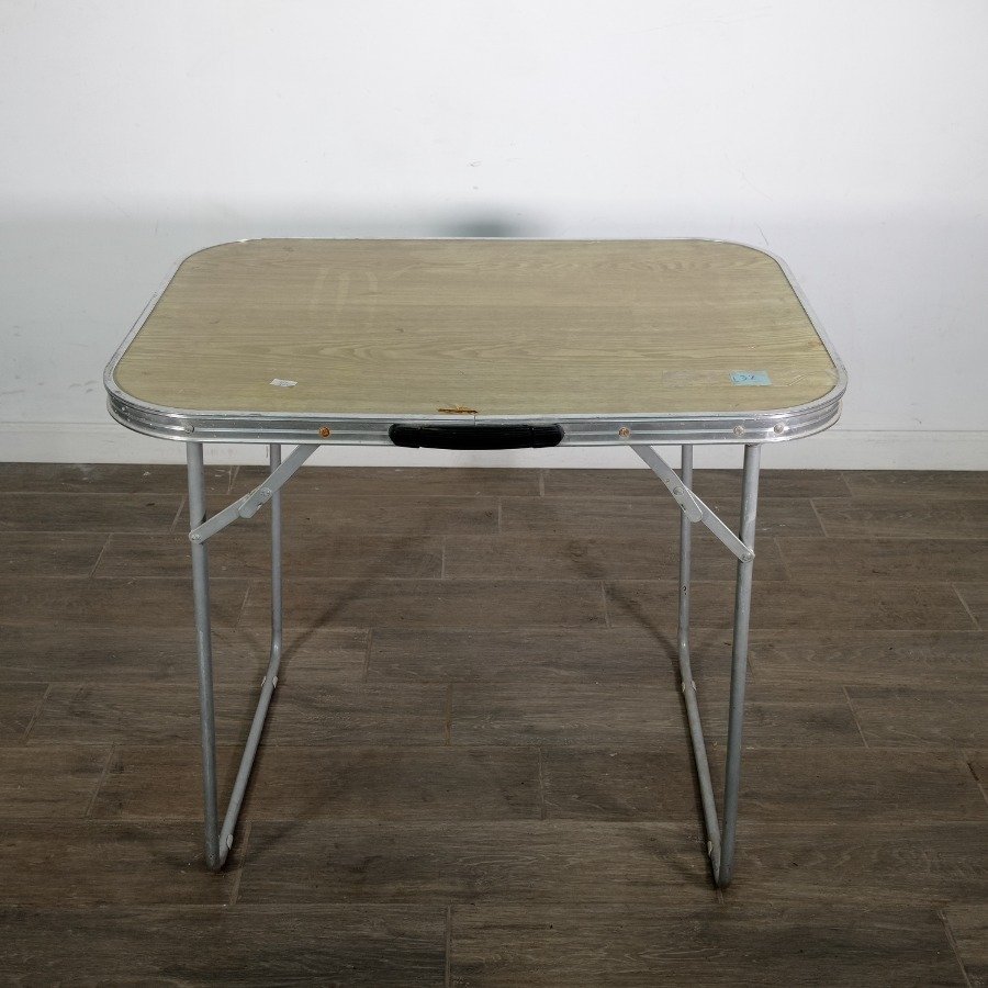 Lote anterior: Mesa plegable metálica con tapa imitación de cármica