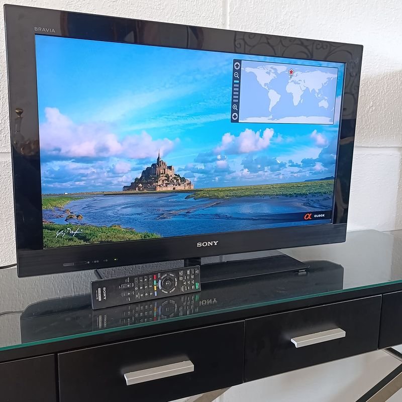 TV LED Sony Bravia de 32 pulgadas con base y control remoto - imagen 3