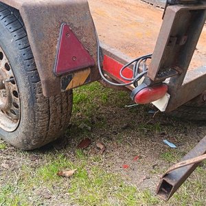 Trailer utilitario de un solo eje - Con Detalle de Uso - Sin Documentación - imagen 6