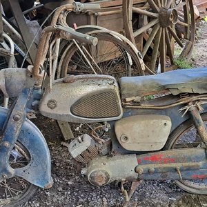 Moto Suzuki 50 MC Antigua de los Años 60 para Restaurar - imagen 2