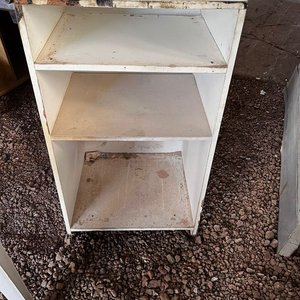 Lote siguiente: Mueble Blanco con Estantes