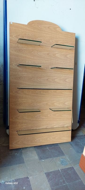 Lote anterior: Excibidor con estantes de vidrio para decorar tu hogar