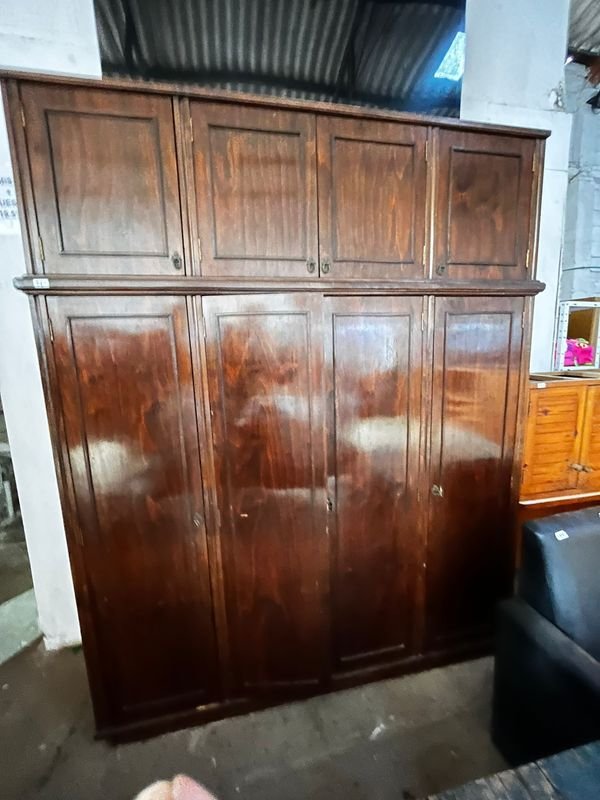 Ropero Antiguo de Madera Oscura con Alzada - 4 Puertas