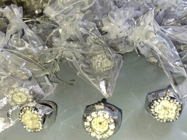 Anillos con Relojes Pequeños Decorativos
