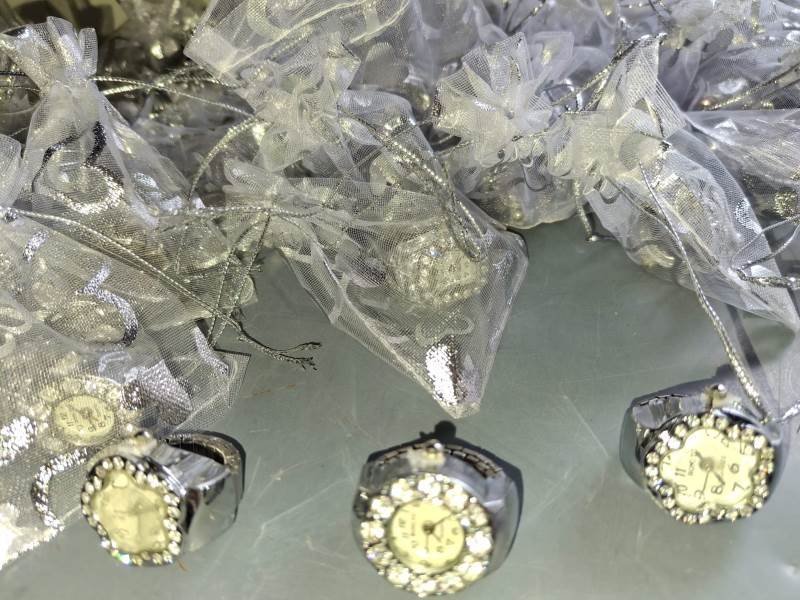 Anillos con Relojes Pequeños Decorativos