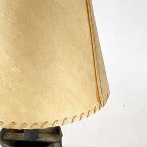Lámpara de Mesa Rústica de Hierro y Madera (Masa de Carreta) - imagen 4