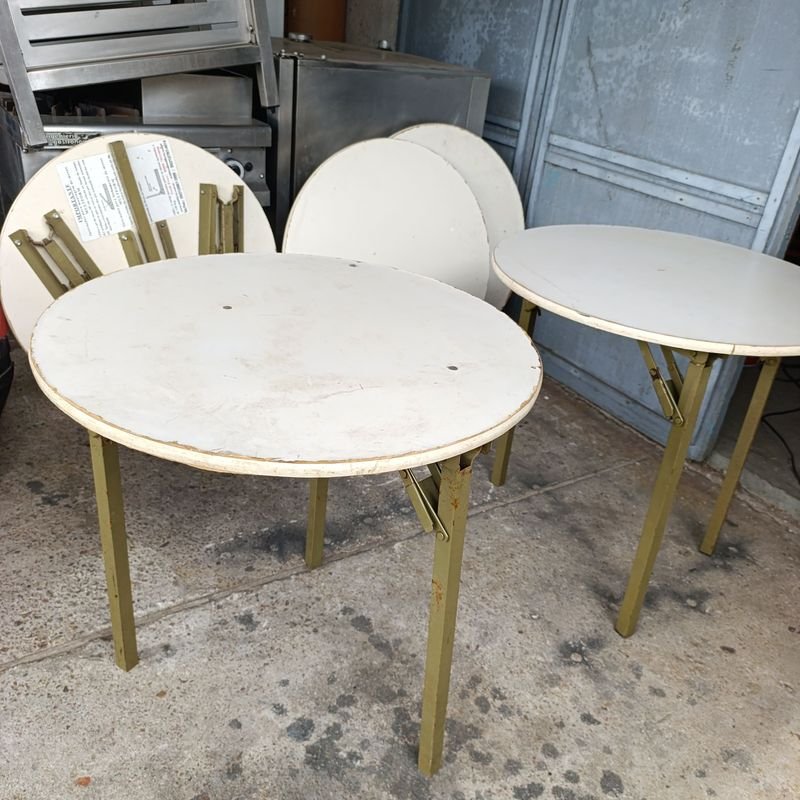 Lote anterior: Mesa para eventos con patas de hierro plegables y tapa en MDF
