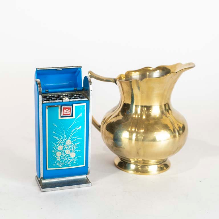 Lote siguiente: Jarra de platina y cigarrera musical - Accesorios para Vehículos