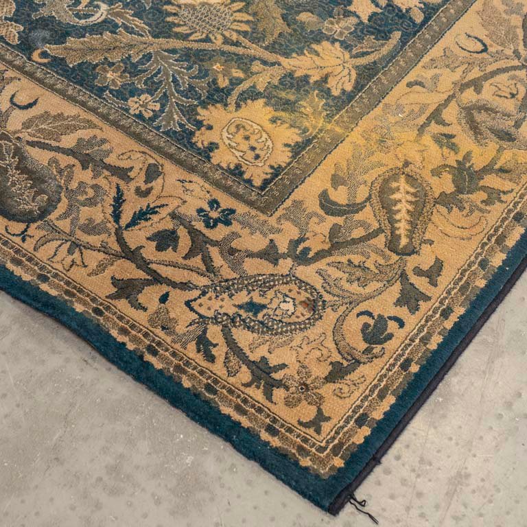 Alfombra acrílica manchada y desgastada - imagen 2