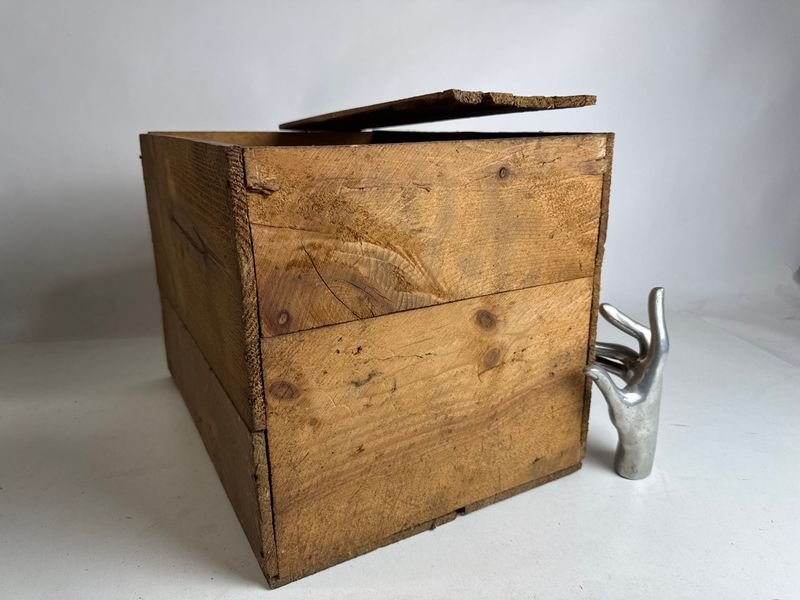 Antiguo cajón de bebidas con diseño antiguo - imagen 4