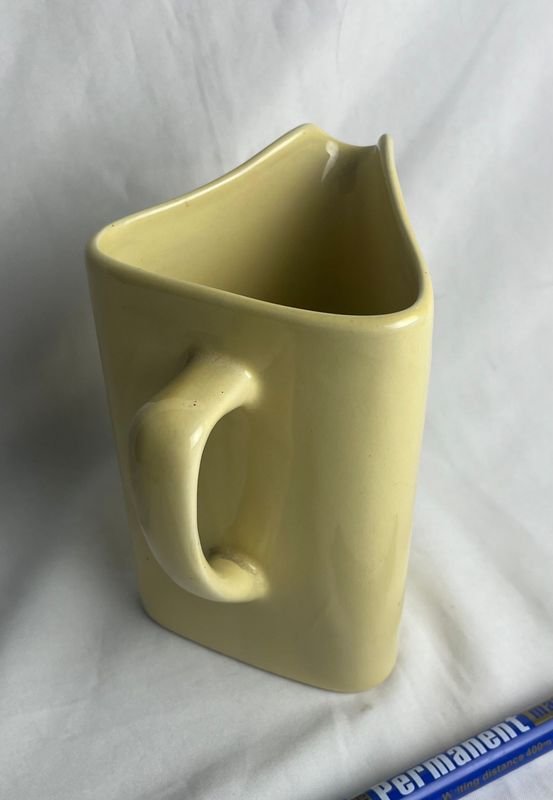 Jarra loza de porcelana amarilla con diseño colorido - imagen 4