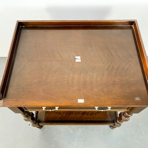 Mesa Auxiliar Inglesa de Caoba con Cajón y Balda - imagen 2