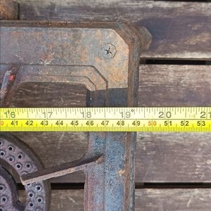 Anafe a gas de dos quemadores, estructura de Metal Con Detalles de Oxidación. Falta una Pata. - imagen 8