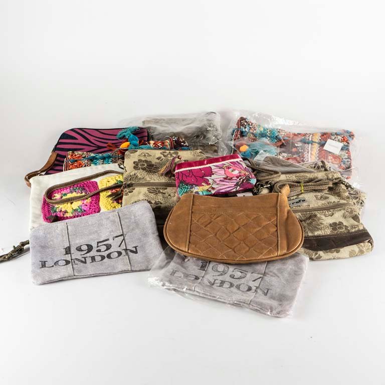 Colección de bolsas de mano con diseños variados