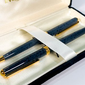 Set de Bolígrafo y Pluma Rexom, Gris y Dorado, Estuche Negro - imagen 2