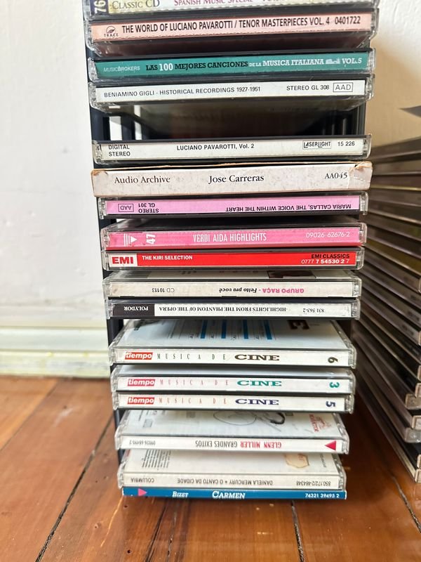 Colección de CDs y porta CDs en buen estado - imagen 4