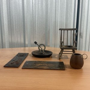 Lote de Artesanía Criolla Uruguaya: Placas de Gauchos y Silla Decorativa - imagen 3