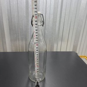 Botella de Vidrio Transparente con Cierre de Bisagra y Relieves Verticales - imagen 4