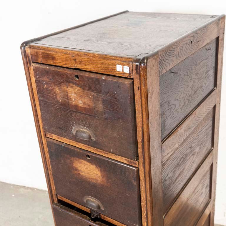 Mueble antiguo de roble con cuatro cajones en mal estado - imagen 2
