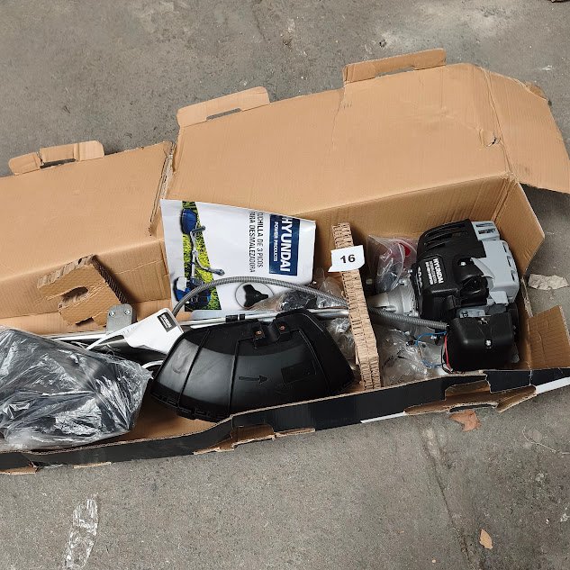 Desmalezadora Hyundai 52cc con Accesorios y Protector Rojo
