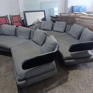 Sofá Modular Arne B&B Italia: Estructura Tubular, Aluminio Pulido, Tela Gris y Plumas - imagen 1