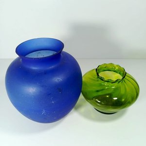 Jarrón Azul y Florero Verde de Vidrio - imagen 1